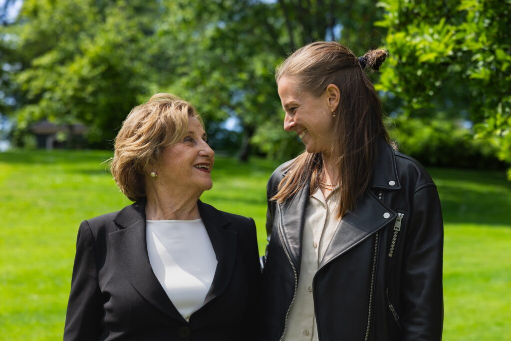 MOE-stiftelsens ordförande Madeleine Olsson Eriksson och Lotta Schelin, en av grundarna av Damerna Först